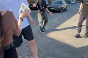 赖斯你小子真不拿大老师当外人！一见面就拥抱单手搭肩，太能撩了