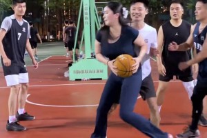 谁不想和野球肘姐来场酣畅淋漓的对抗啊