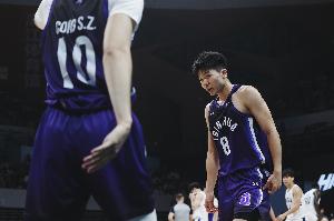 石奎争议判罚引发热议：是转折点还是偶然一击？
