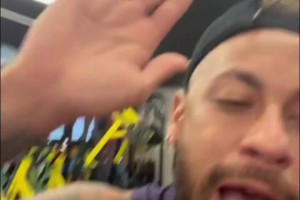 休假打扑克遭批评！内马尔回怼：先管好你们自己的事吧！
