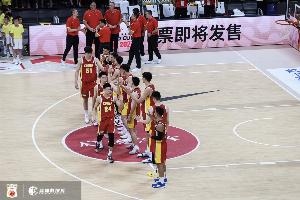 全网热议！中国男篮诸暨之战点燃球迷激情