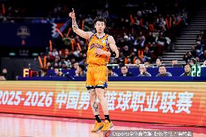 狂飙！张镇麟严防顶级外援，上海男篮主场激战正酣
