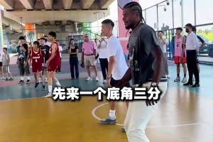 真的接地气！杰伦格林竟然突袭广州野球场！与现场球迷打球互动！