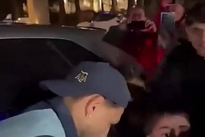 帕雷德斯返回阿根廷后，收获大批本土球迷欢迎