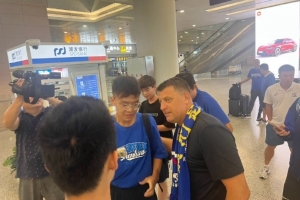 争议判罚引争议？申花新帅人选成焦点，米洛耶维奇能否扭转战局？