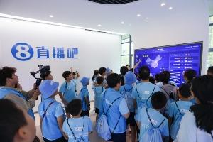 CBA小记者探访直播吧 直击体育新闻报道诞生过程