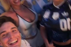 阿根廷热辣妹子狂欢合唱！这身材与颜值，谁看了能不迷糊？