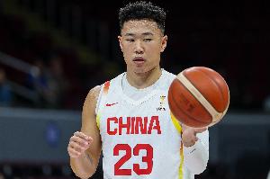 表现稳健！贺希宁全场7投3中&罚球2中2 拿下9分2篮板1助攻