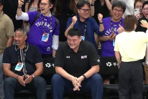 姚明都兴奋了！亚洲大学篮球联赛 上海交大逆天压哨绝杀清华
