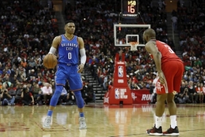 全网热议！威少与保罗生涯对决，球迷热议谁才是NBA传奇？