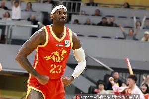 桑普森实力胜过斯佩尔曼且价格更低，即便作为第三外援也能勉强使用