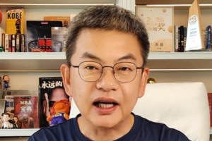 苏群指出：勒布朗·詹姆斯选择加盟76人队，意味着他在冠军、家乡情怀、篮球和浪漫主义之间，选择了篮球。