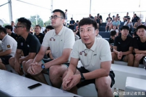 韩硕和张兆旭亮相西城争霸赛启幕仪式 北控新任主教练哈里斯将迅速与球队汇合