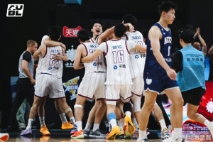 争议判罚引热议，上海交大逆袭夺冠政治大学