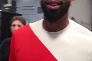 球迷恶搞：独行侠应该为你竖雕像！浓眉被逗笑：他们不想要我